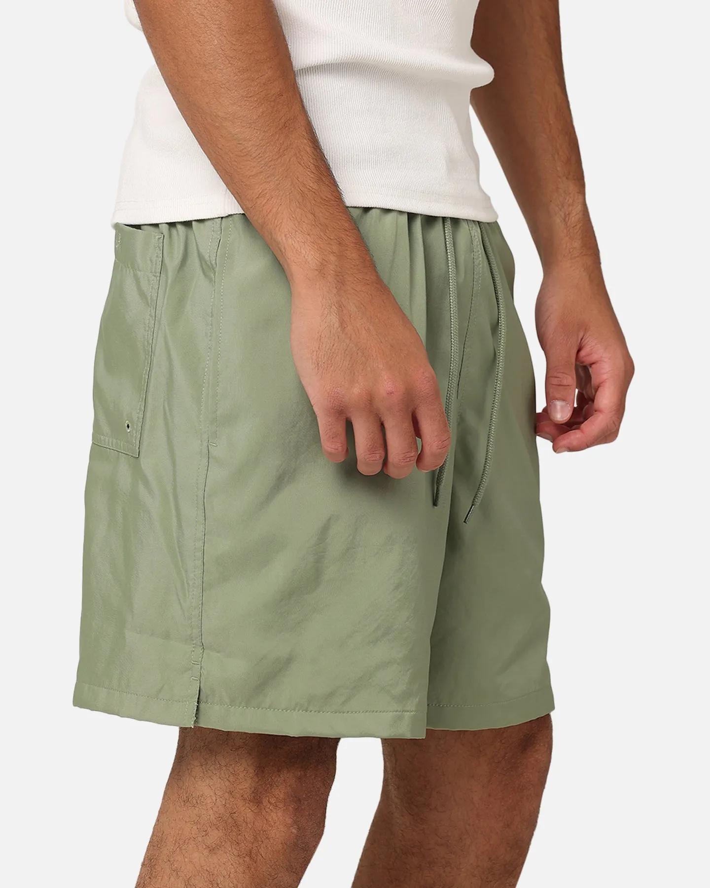 Nike Club Flow Shorts Oil Green/White