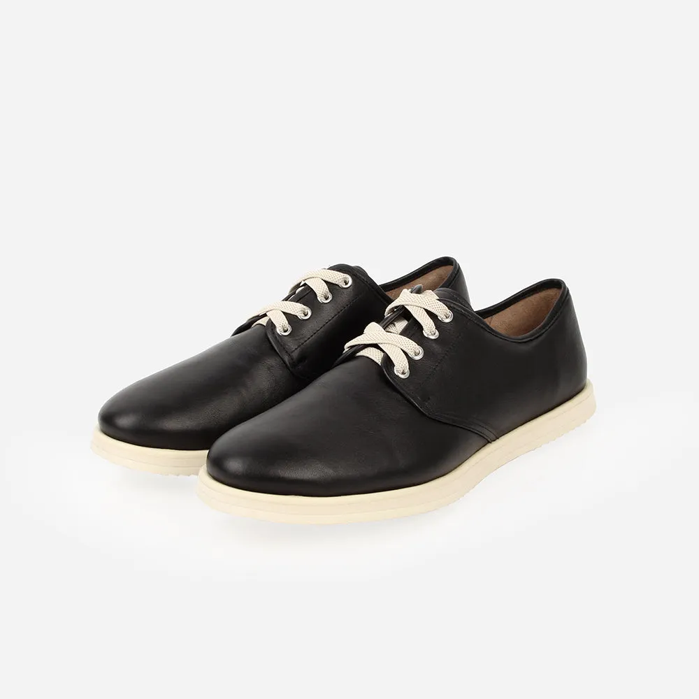 The Eyelet Sneaker Black